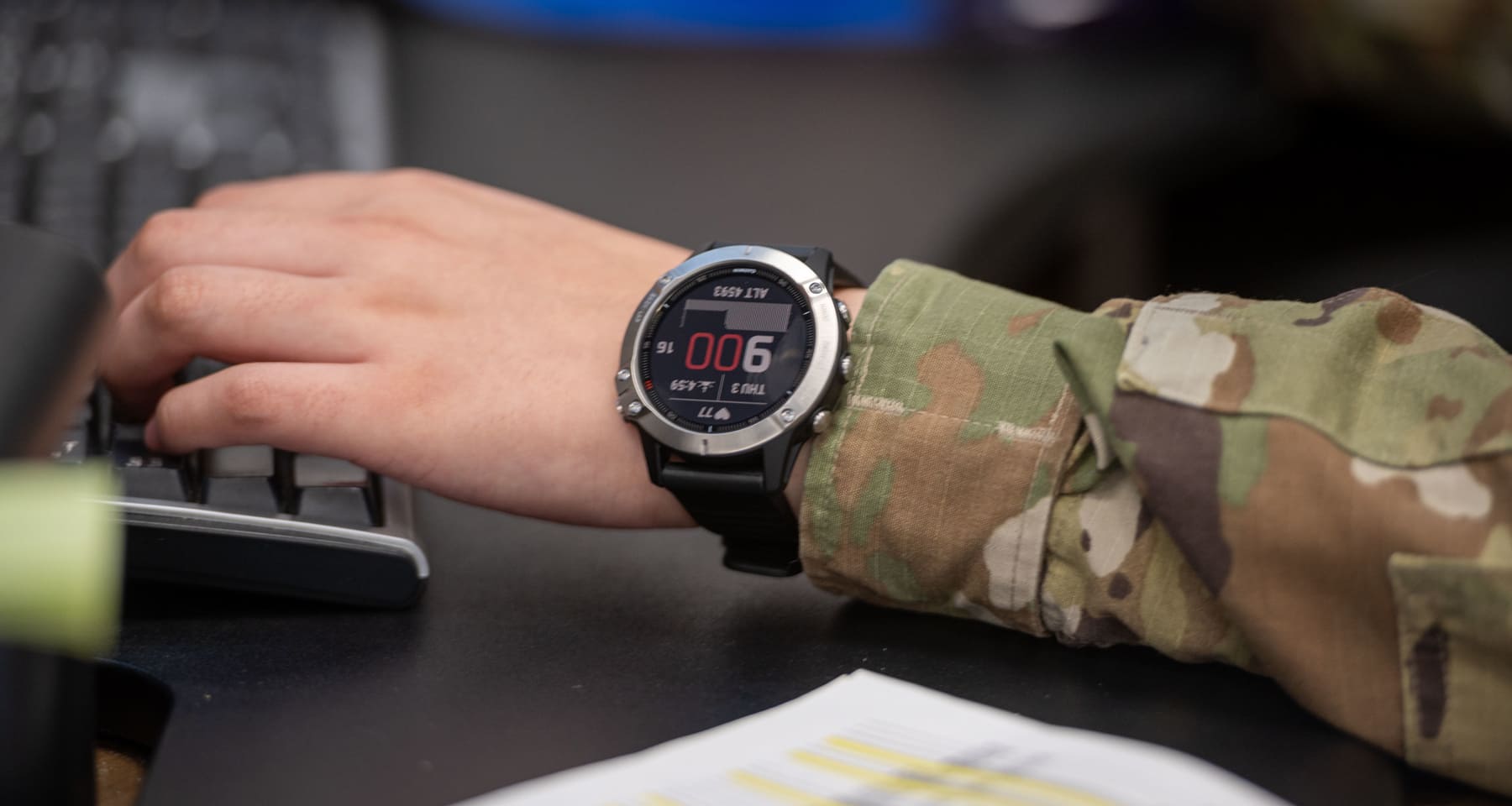 Reloj inteligente militar para hombre, pulsera resistente